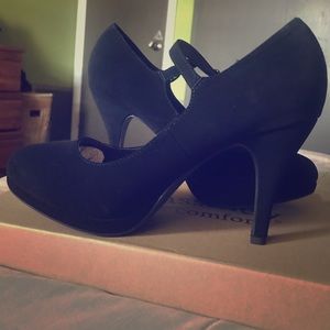 SOLD Black Suede Pump Heels New Size 9
